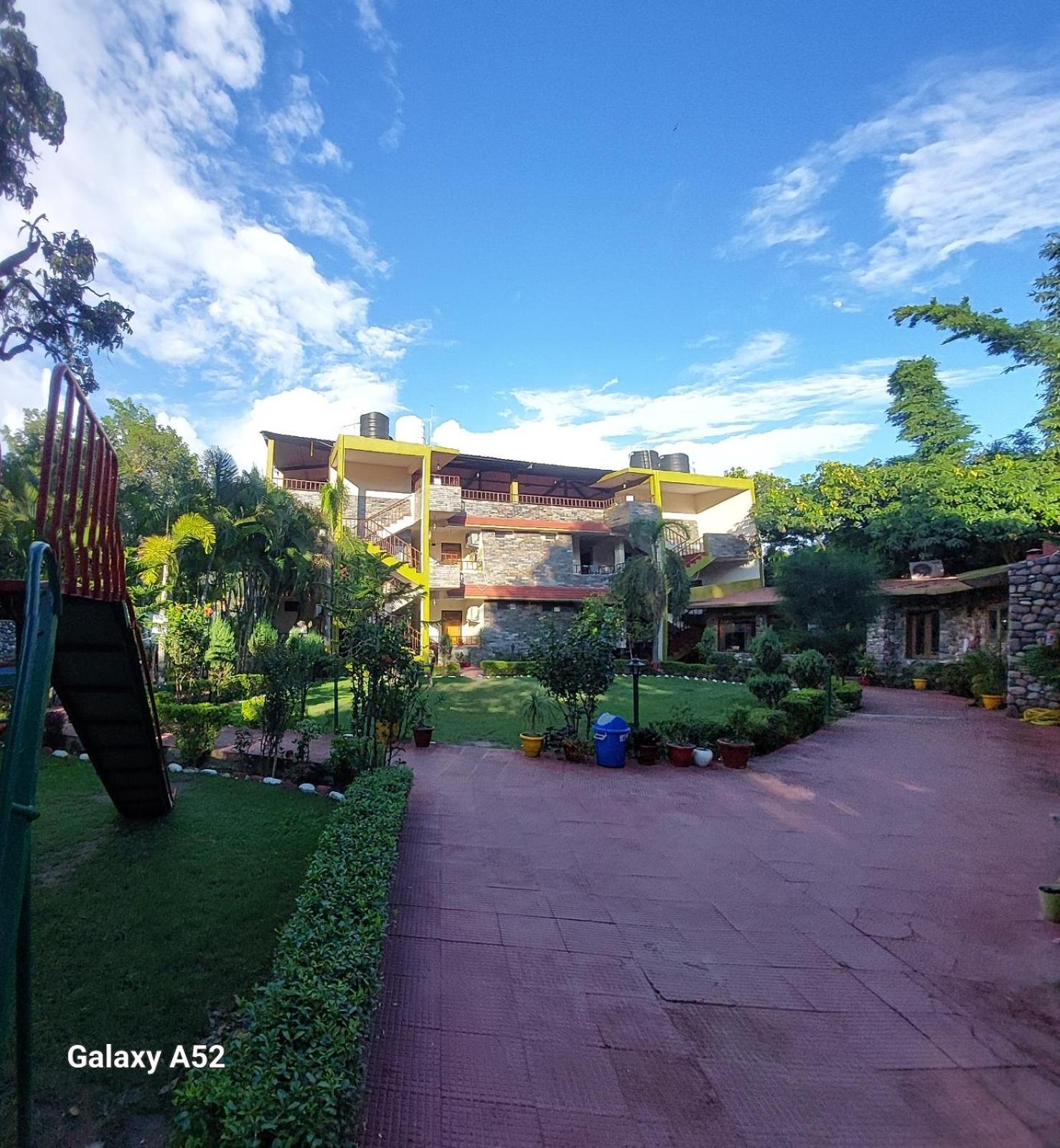 Hr Dukes Den Resort 兰纳加 外观 照片