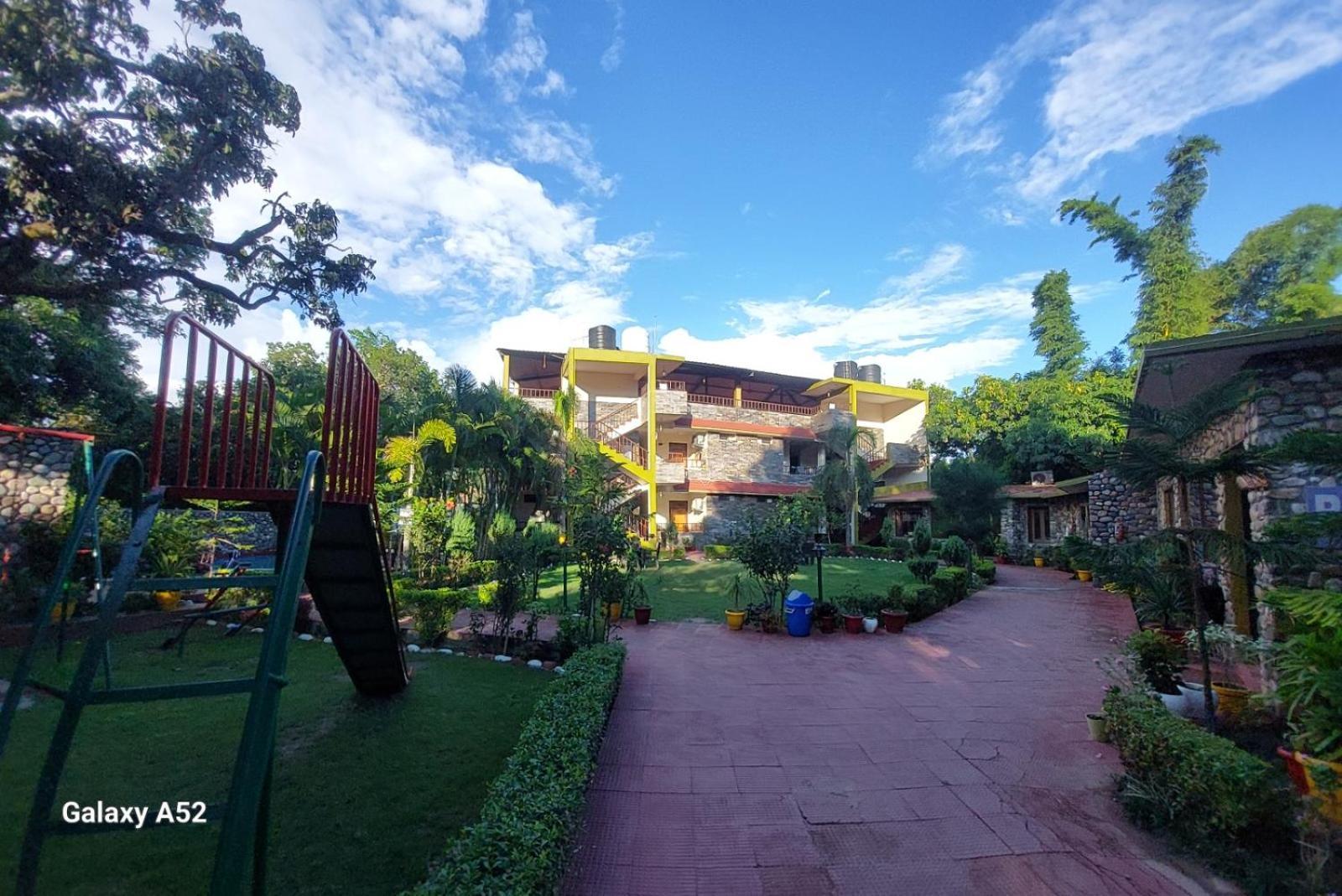 Hr Dukes Den Resort 兰纳加 外观 照片